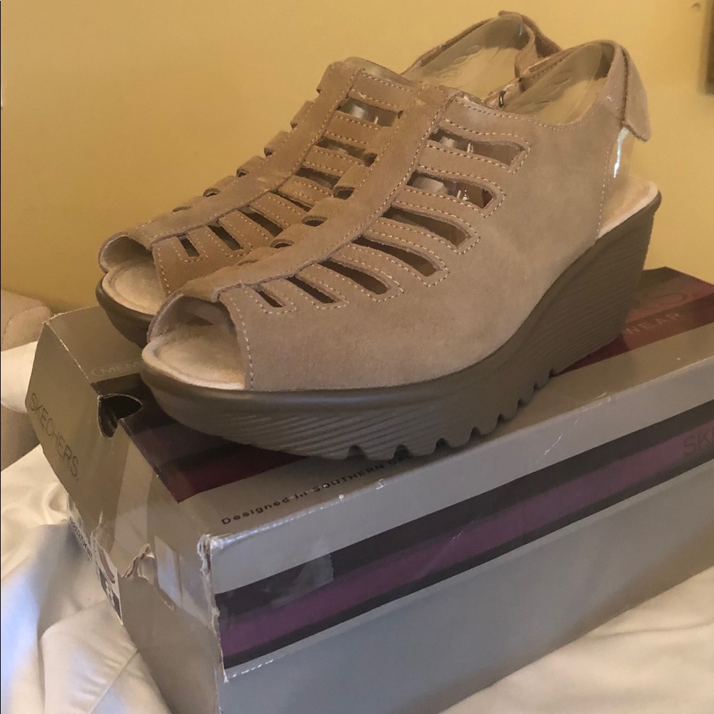 Sketchers wedge sandals
